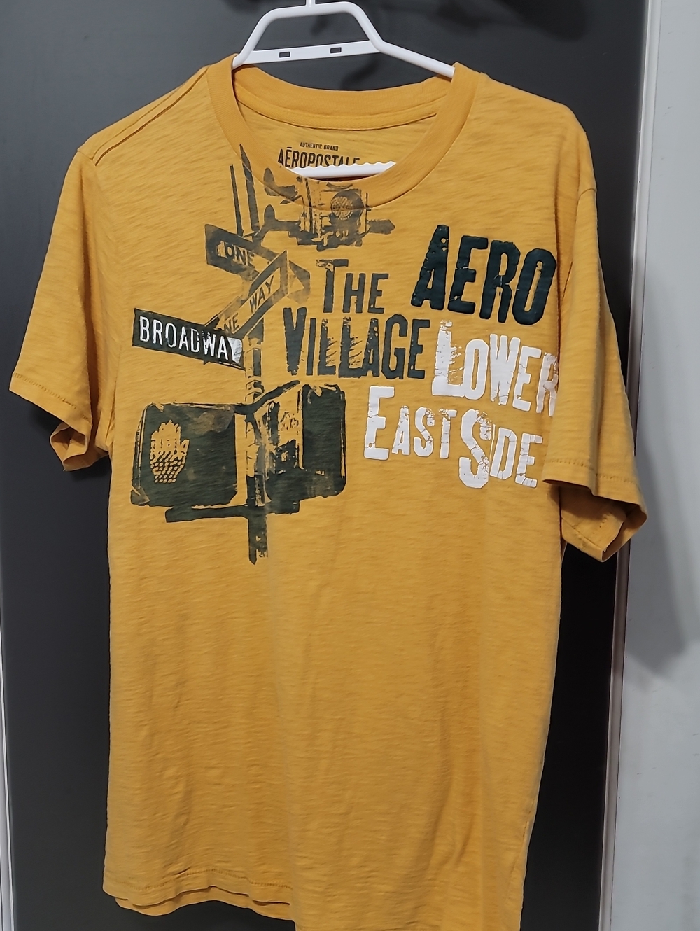 Aeropostale Men's Mustard Yellow Graphic Crewneck Tee L